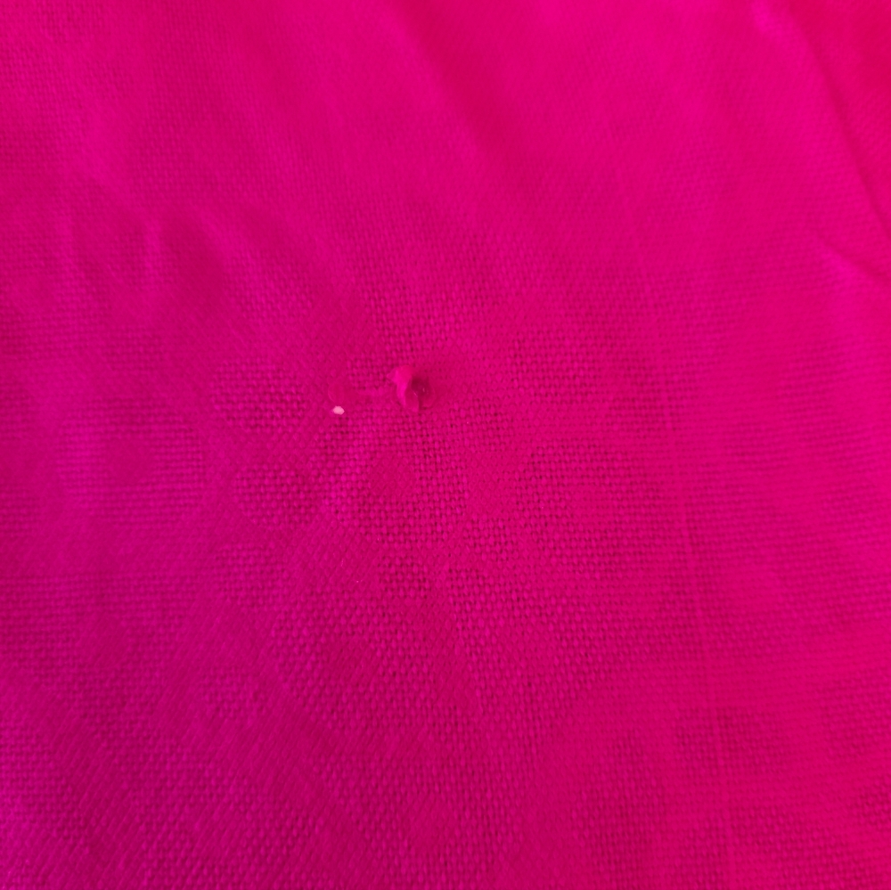 Stunning fuchsia kaftan (caftan) featuring intricate gold embroidery - Picture 10 of 11